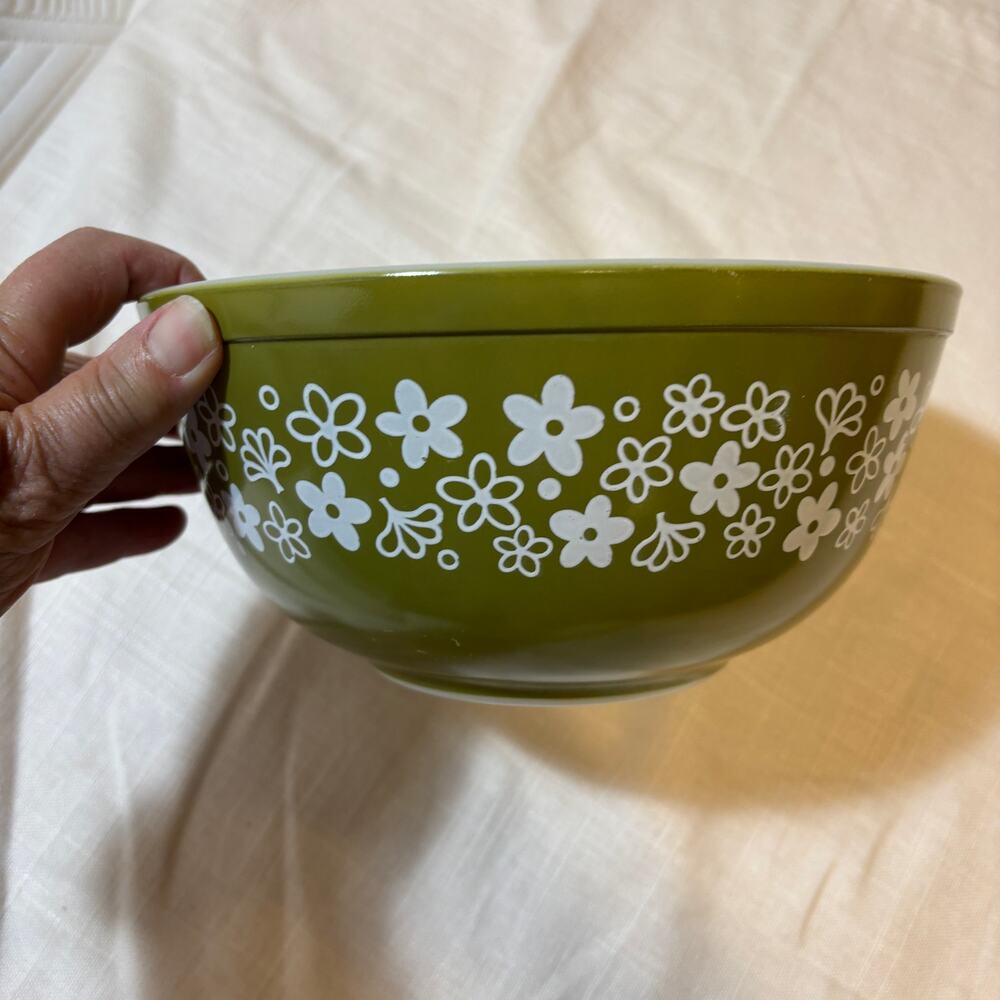 Pyrex 403 Spring Blossom Green Crazy Daisy 2.5 Qt Vintage Mixing Bowl